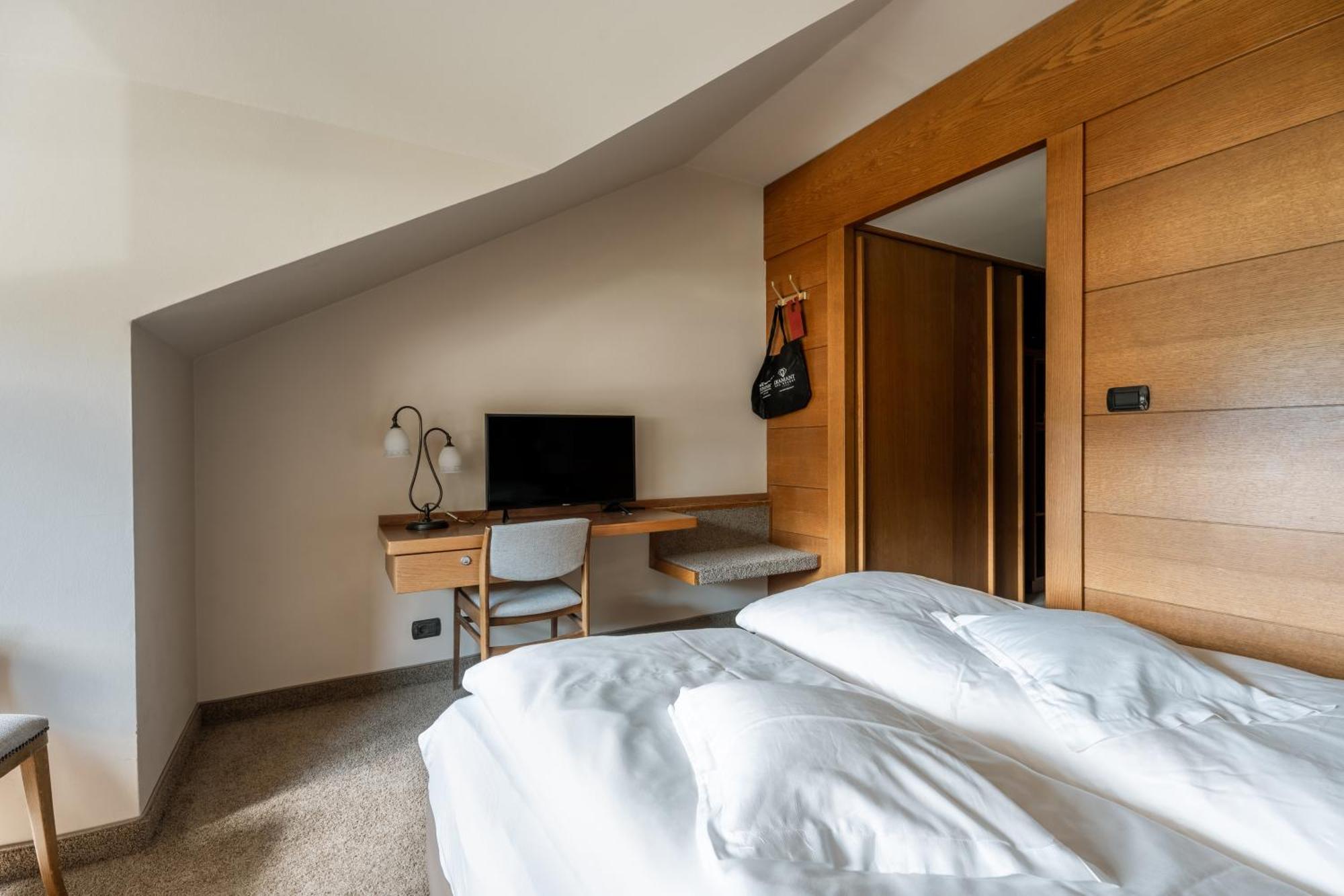 Dominik Alpine City Wellness Hotel - Adults Only Bressanone Esterno foto