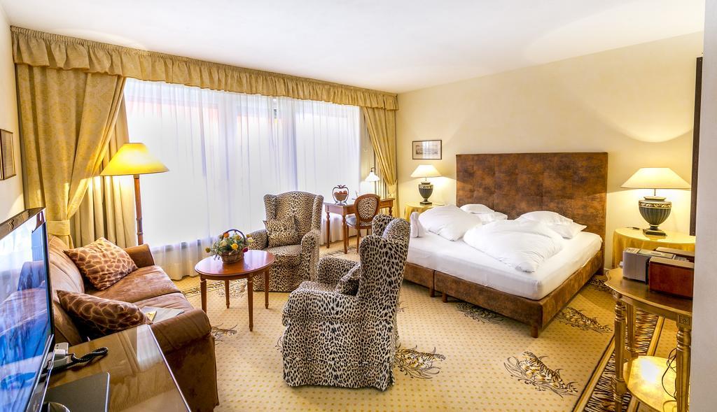 Dominik Alpine City Wellness Hotel - Adults Only Bressanone Esterno foto